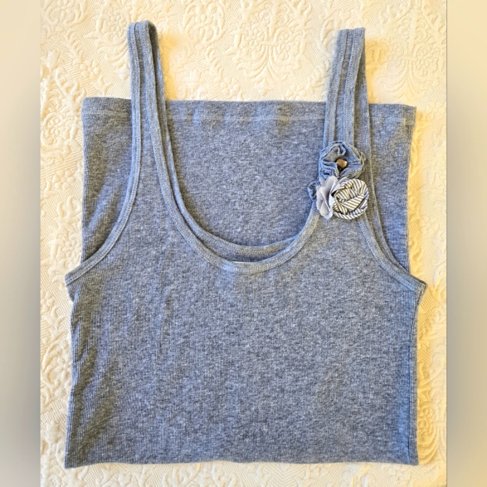 Hollister Y2k Gray Tank Top With Fabric Flowers Accent